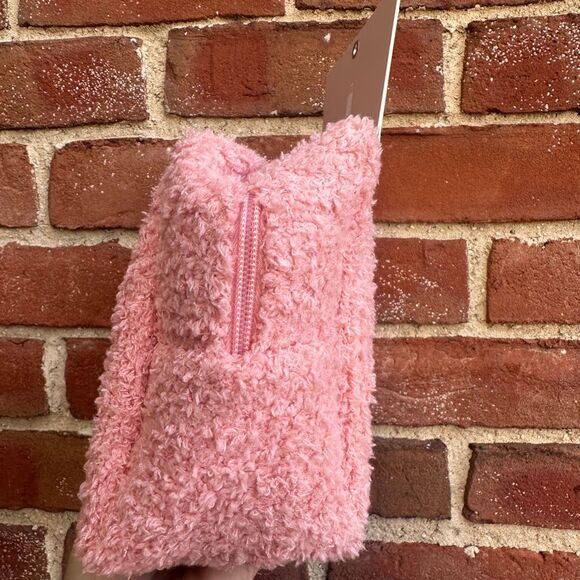 Roaming Essentials Eye Mask Hair Tie & Socks Travel Sleep Set Pink OS NWT - Picture 3 of 3